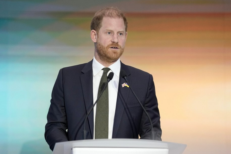 Książę Harry podczas wystąpienia w Kijowie. /PAP/EPA/STRINGER /PAP/EPA
