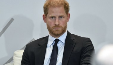 Książę Harry przyłapany. Takiego go jeszcze nie widziano. Wszystko przez Meghan