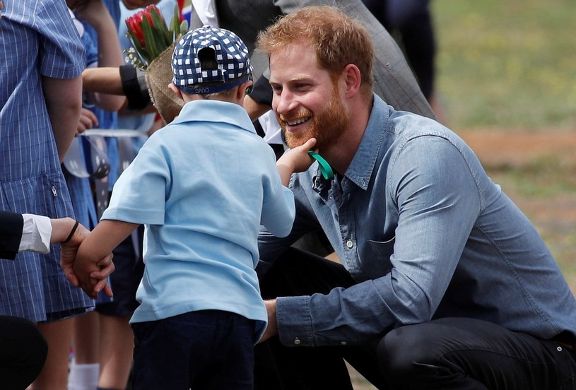 Książę Harry z małym chłopcem /Pool /Getty Images