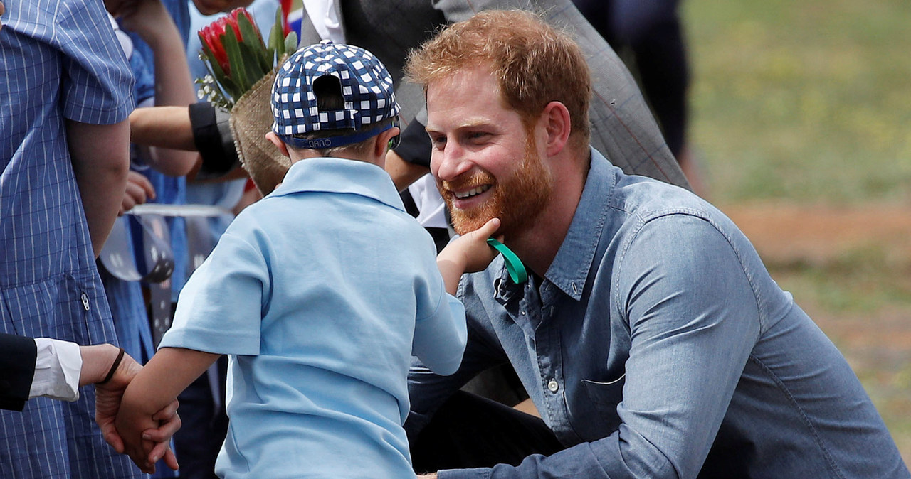 Książę Harry z małym chłopcem /Pool /Getty Images