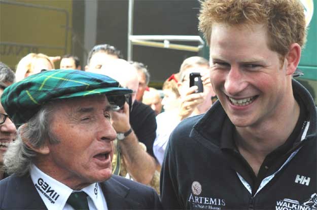 Książe Harry (z prawej) i Jackie Stuart /AFP