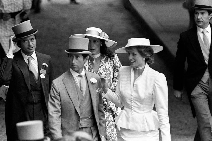 Książę Karol i księżna Diana wraz z Oliverem Hoare i jego żoną podczas wyścigów konnych w Ascot, czerwiec 1986 /Getty Images