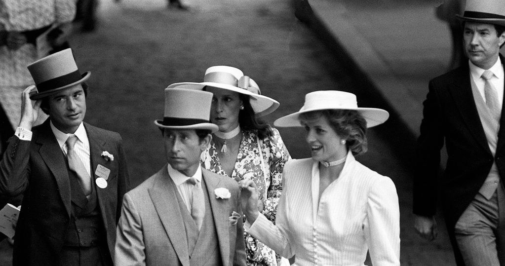 Książę Karol i księżna Diana wraz z Oliverem Hoare i jego żoną podczas wyścigów konnych w Ascot, czerwiec 1986 /Getty Images