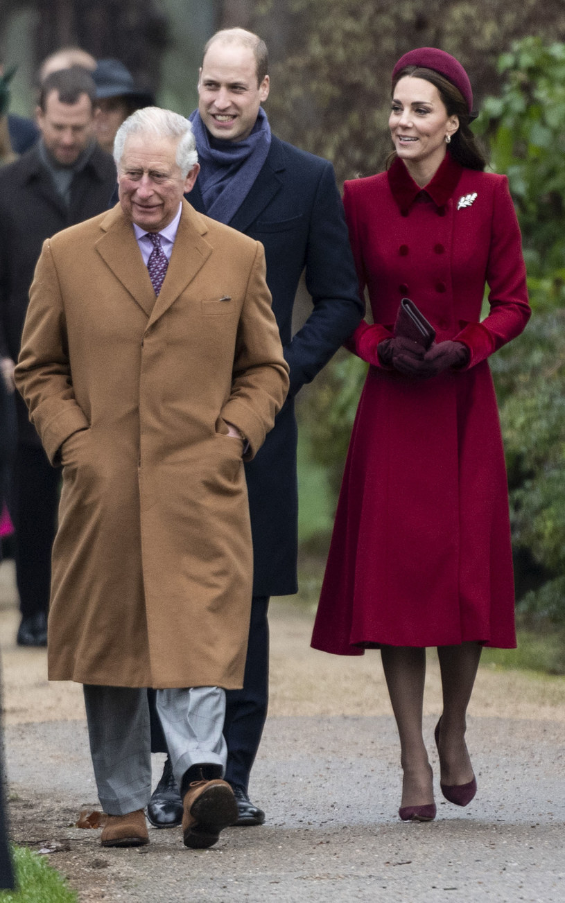 książę Karol, książę William i księżna Kate podczas bożonarodzeniowego nabożeństwa /Mark Cuthbert /Getty Images