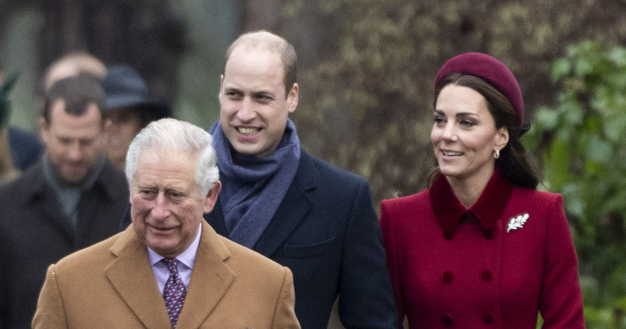 książę Karol, książę William i księżna Kate podczas bożonarodzeniowego nabożeństwa /Mark Cuthbert /Getty Images