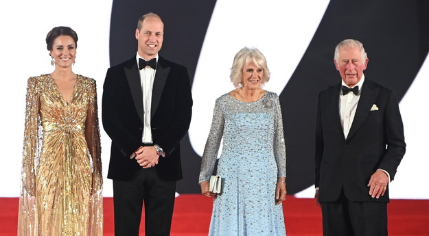 Książę Karol wraz z księżną Camillą oraz jego syn, książę William z księżną Kate. /NEIL HALL /PAP/EPA
