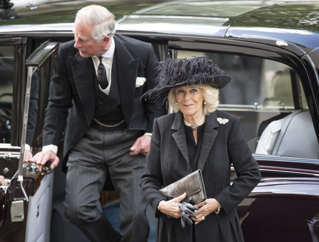 Książę Karol z małżonką /PAP/EPA/Sgt Ross Tilly / RAF / MINISTRY OF DEFENCE / HANDOUT /PAP/EPA