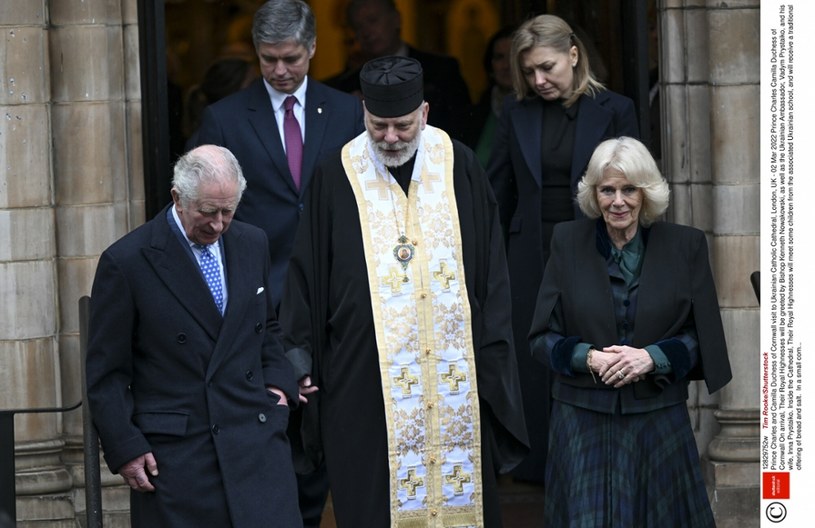 Książę Karol z żoną z wizyta w Ukraińskiej Katedrze Katolickiej w Londynie /Rex Features/EAST NEWS /East News