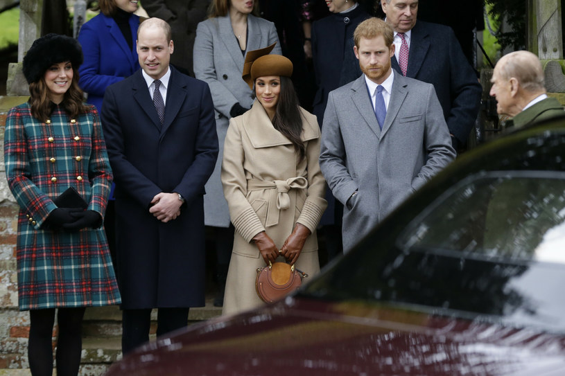 Książę William i Harry z żonami /AP /East News