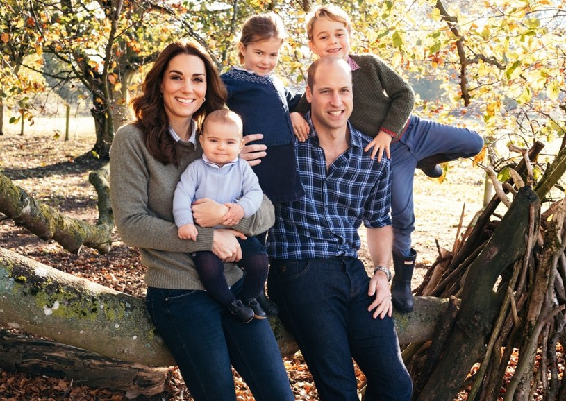 Książę William i książna Kate z dziećmi /East News