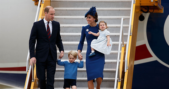 Książę William i księżna Kate z dziećmi, księżniczką Charlotte i księciem Georgiem, fot. Andrew Chin /Getty Images