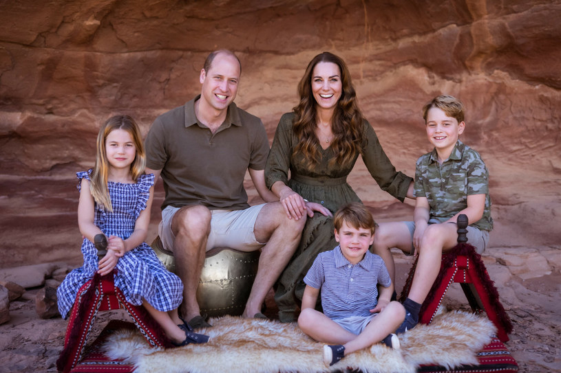 Książę William i księżna Kate z dziećmi /HANDOUT/AFP/East News /East News