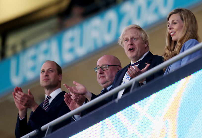 Książę William kibicuje w trakcie meczu Anglia-Dania na Euro 2020. /Catherine Ivill /Getty Images