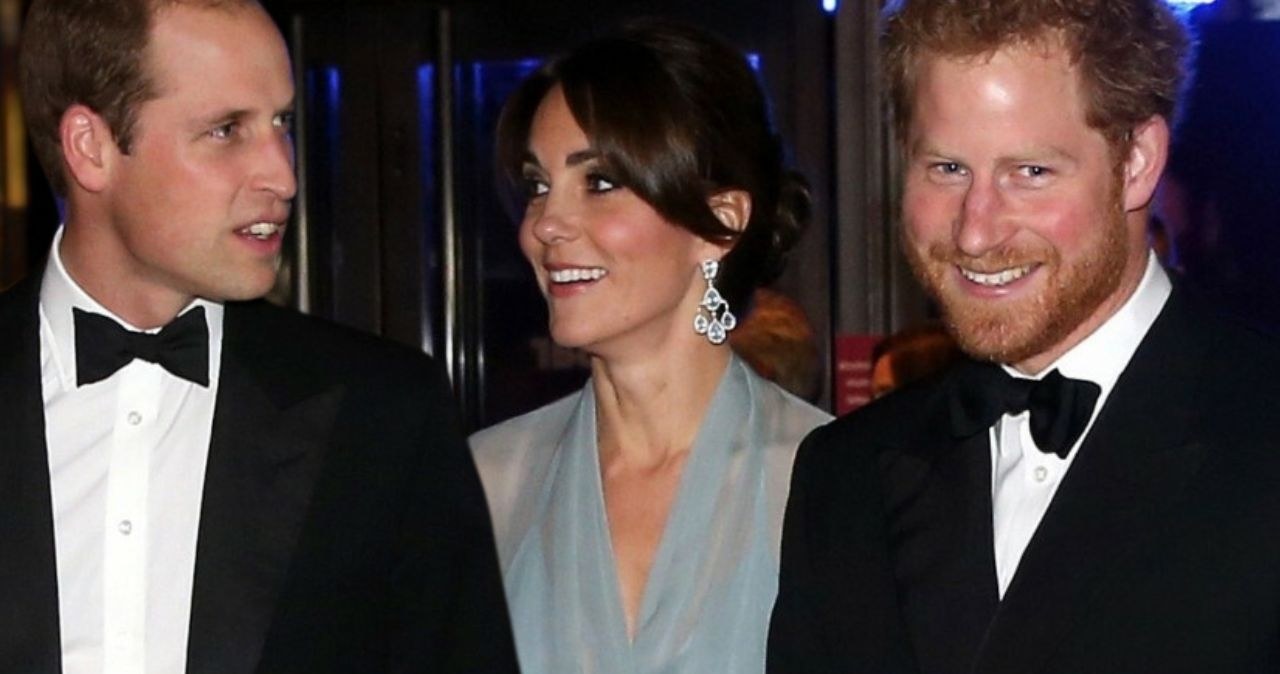 książę William, księżna Kate i książę Harry w 2015 /AFP/EAST NEWS /East News