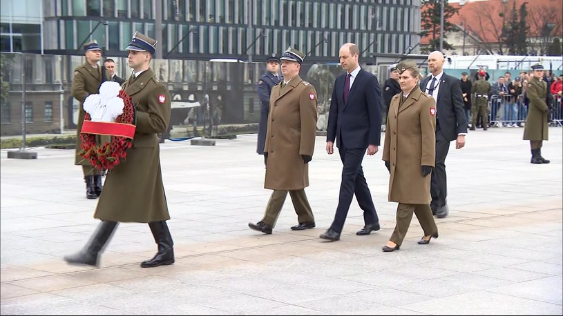 Książę William oddaje hołd polskim żołnierzom /Polsat News