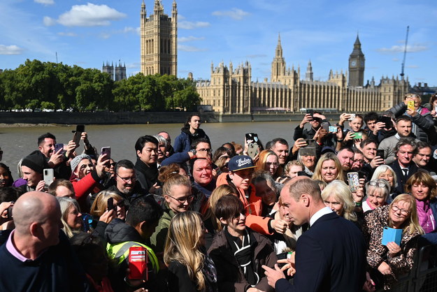 Prince William visible in the crowd / NEIL HALL / PAP / EPA