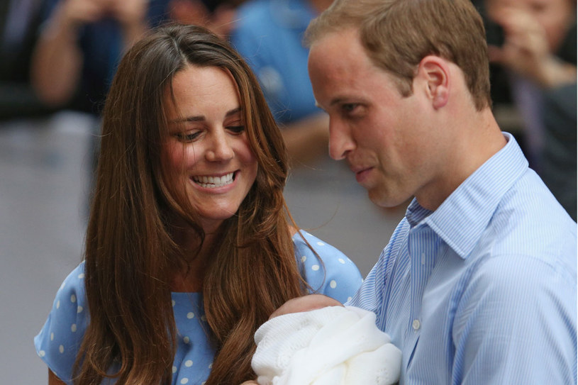 Książę William z nowym członkiem rodziny królewskiej księciem Jerzym /Getty Images/Flash Press Media