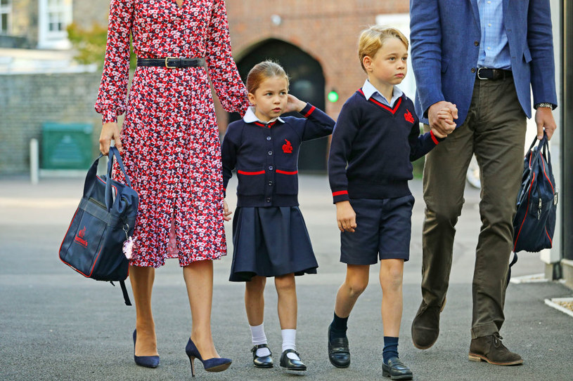 Książęca para odprowadza dzieci w pierwszy dzień szkoły /Getty Images