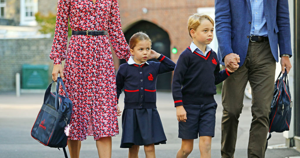 Książęca para odprowadza dzieci w pierwszy dzień szkoły /Getty Images