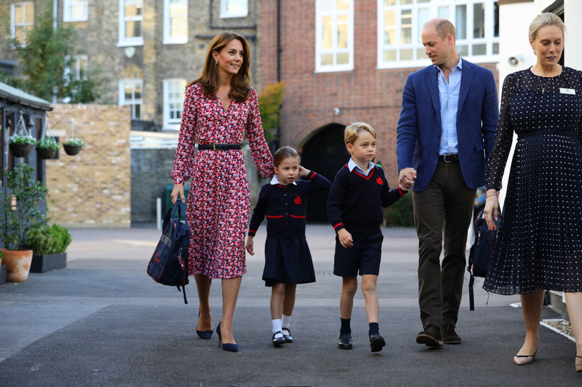 Książęca para odprowadza dzieci w pierwszy dzień szkoły /Getty Images