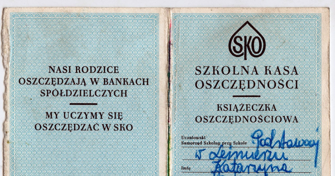 Książeczka SKO, czyli Szkolnej Kasy Oszczędności. /FoKa /Agencja FORUM