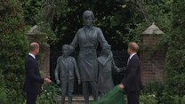 Książęta Harry i William odsłonili pomnik swojej matki, księżnej Diany