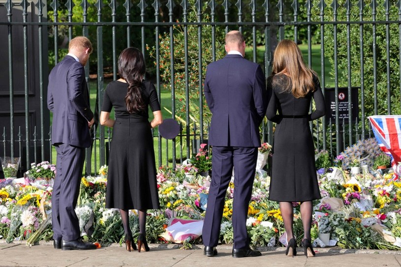 Książęta William i Harry z żonami pod zamkiem Windsor /CHRIS JACKSON/AFP/East News /East News