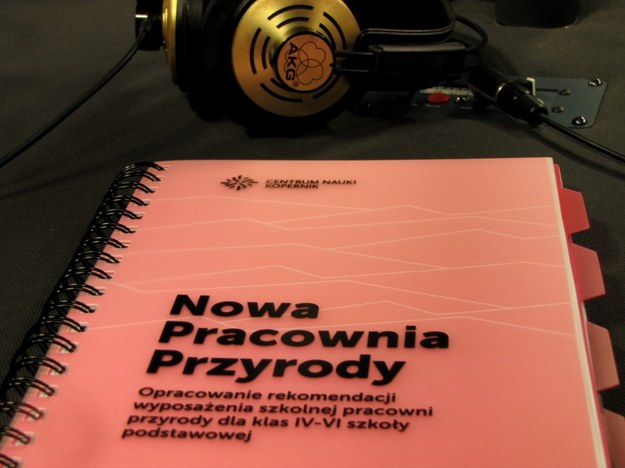 Książka przyniesiona do studia przez prof. Turskiego /Kamil Młodawski /RMF FM