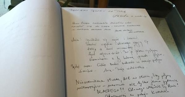 Księga kondolencyjna będzie wystawiona do piątku do godz. 19. Później zostanie przekazana najbliższej rodzinie zmarłej aktorki. /Kuba Kaługa /RMF FM