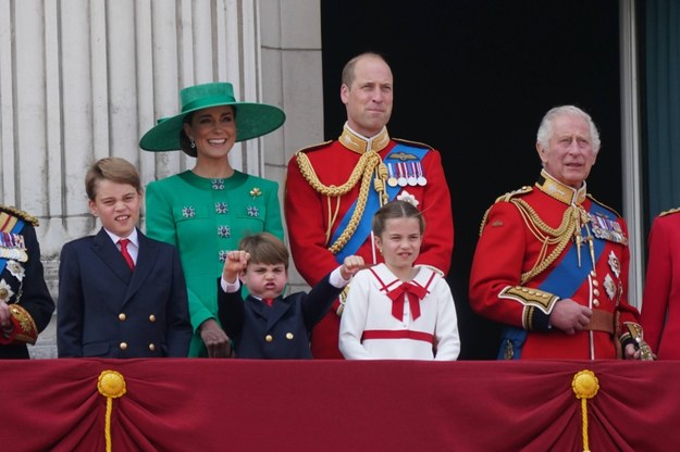 Księża Kate z księciem Williamem i dziećmi oraz król Karol III /YUI MOK /PAP/PA