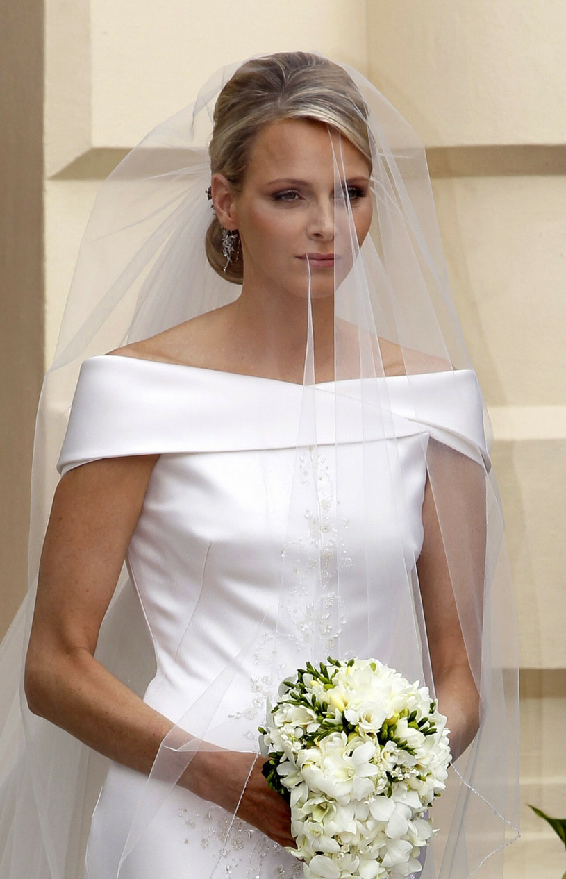 Księżna Charlene zalewała się łzami na własnym ślubie /AP /East News