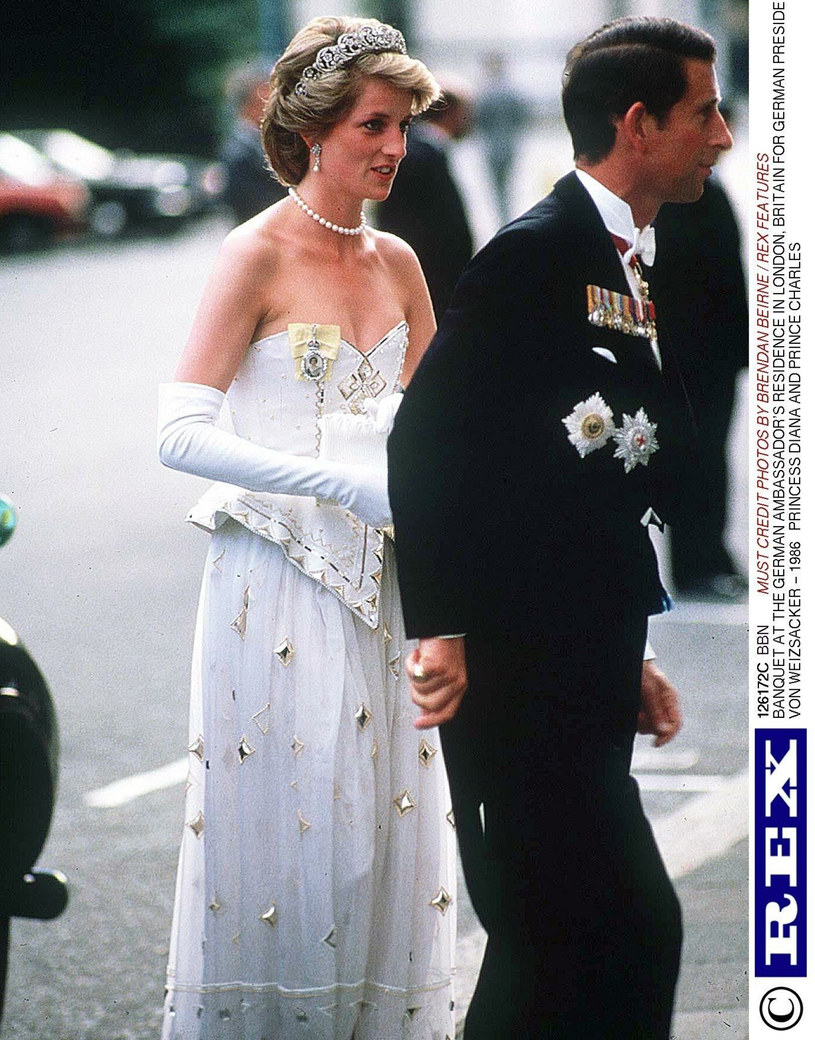 Księżna Diana i książę Karol /BRENDAN BEIRNE/REX FEATURES /East News