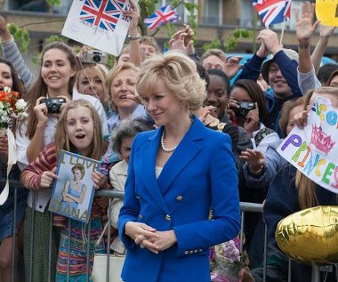 Księżna Diana w latach 80. i 90. była jedną z najbardziej znanych kobiet na świecie. Jako pierwsza żona Karola, Księcia Walii, syna Królowej Wielkiej Brytanii Elżbiety II, stała się głównym obiektem zainteresowania mediów.