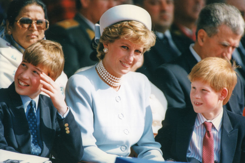 Księżna Diana z synami /Laurent SOLA / Contributor /Getty Images