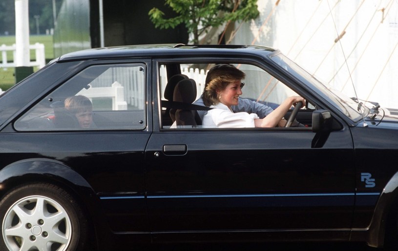 Księżna Diana za kierownicą swojego Escorta RS Turbo S1 /Getty Images