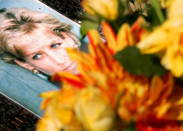 Księżna Diana zginęła w wypadku w Paryżu w sierpniu 1997 roku /OLIVIER HOSLET /PAP/EPA