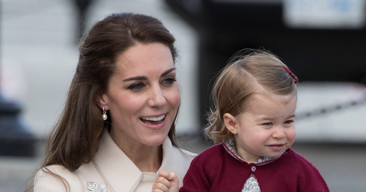 Księżna Kate często nosi księżniczkę Charlotte na rękach /Pool /Getty Images