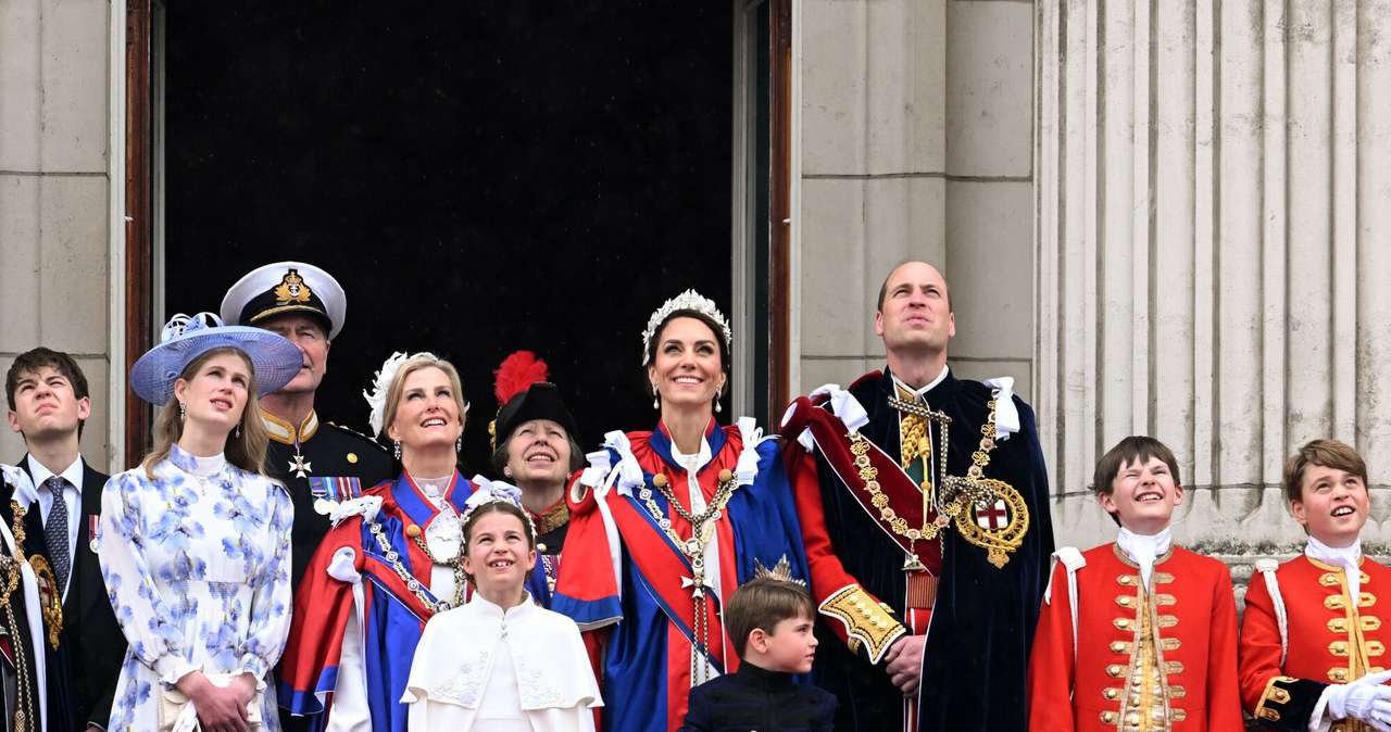 Księżna Kate i książę William na balkonie po koronacji Karola III. /Rex Features/EAST NEWS /East News