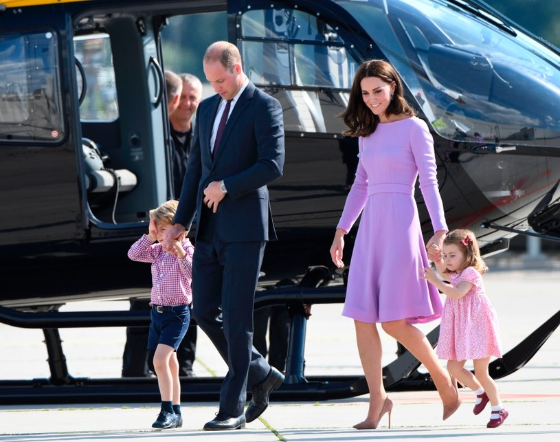 Księżna Kate i książę William wraz z dziećmi /AFP