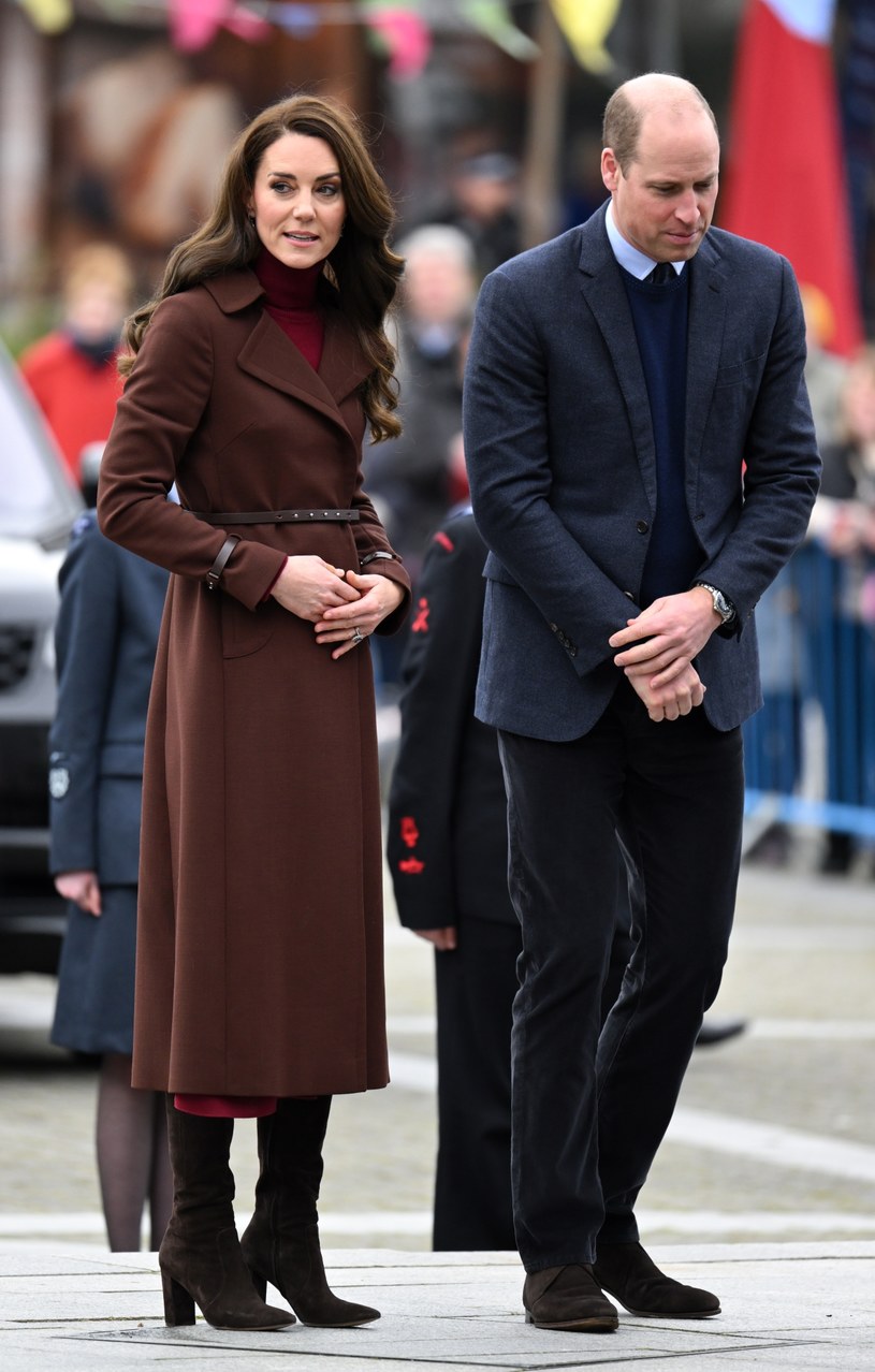 Księżna Kate i książę William wybrali na okazję odwiedzenia muzeum stonowane kreacje / Karwai Tang / Contributor /Getty Images