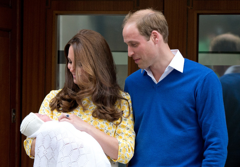 Księżna Kate i książę William z Charlotte w 2015 roku /Zak Hussein /Getty Images