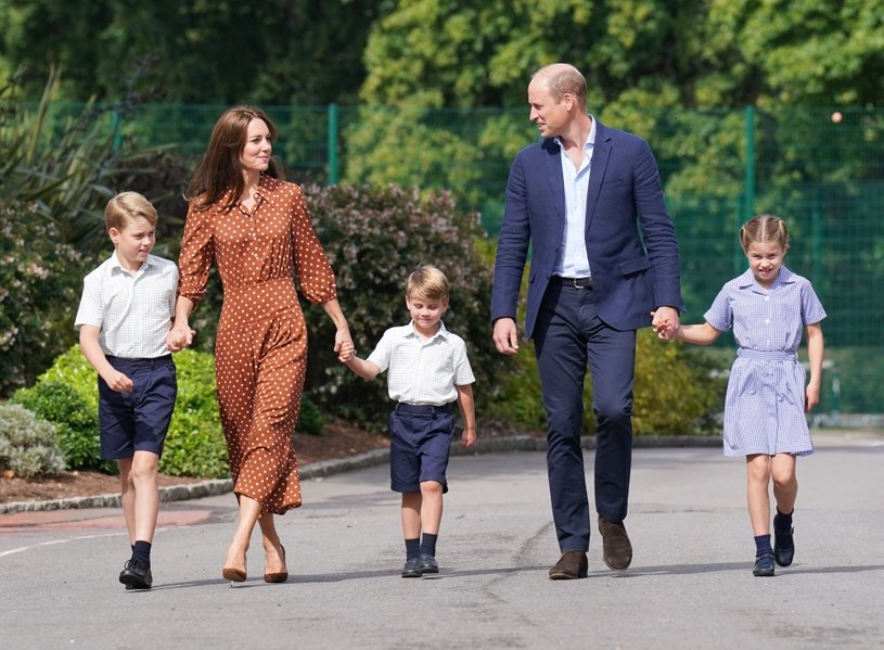 Księżna Kate i książę William z dziećmi: Georgem, Charlotte i Louisem /Jonathan Brady / POOL /Getty Images