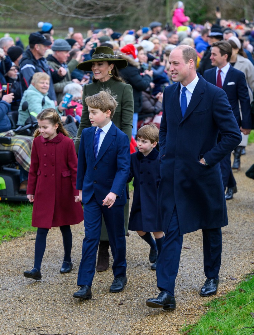 Księżna Kate i książę William z dziećmi /Rex Features