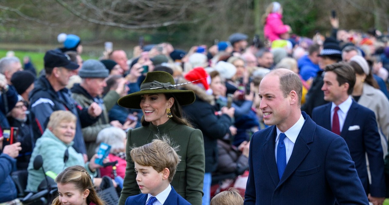 Księżna Kate i książę William z dziećmi /Rex Features /East News