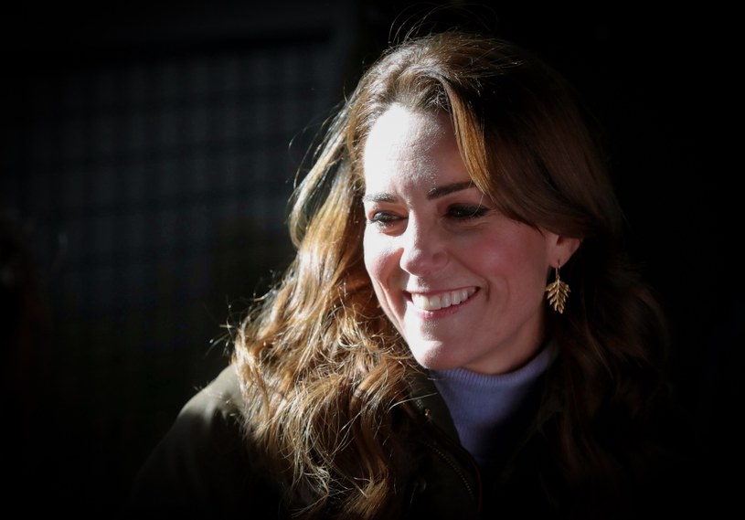Księżna Kate kocha biżuterię. Ten wzór rozświetla twarz /Getty Images