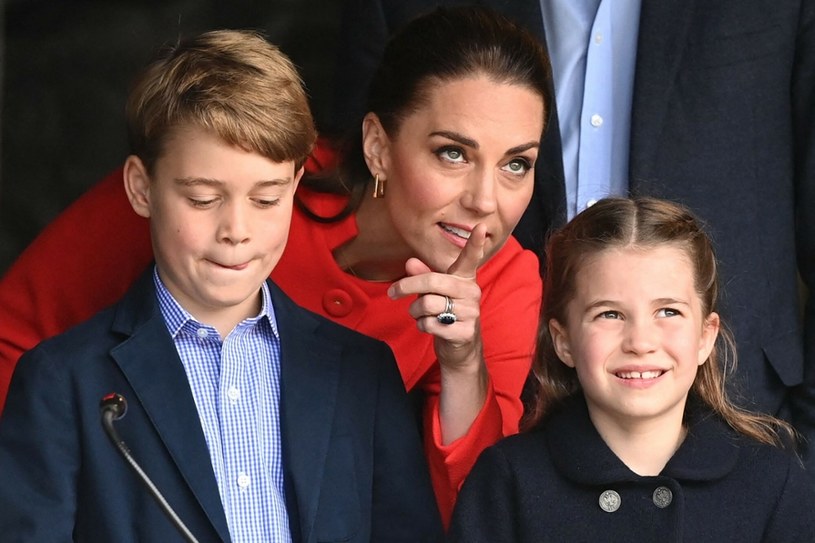Księżna Kate, księżniczka Charlotte i książę Jerzy /ASHLEY CROWDEN/AFP/East News /East News