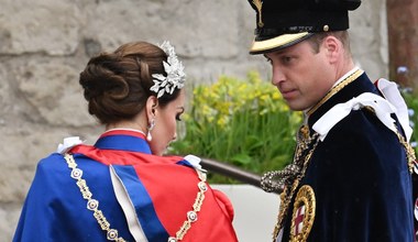 Księżna Kate manipuluje mężem? „Traktuje go jak czwarte dziecko”