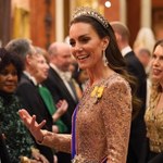Księżna Kate niespodziewanie pojawia się wśród gości. Uwagę przyciągnął strój 