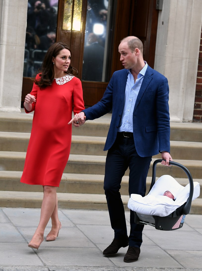 księżna Kate po wyjściu ze szpitala i książę William /Anwar Hussein /Getty Images