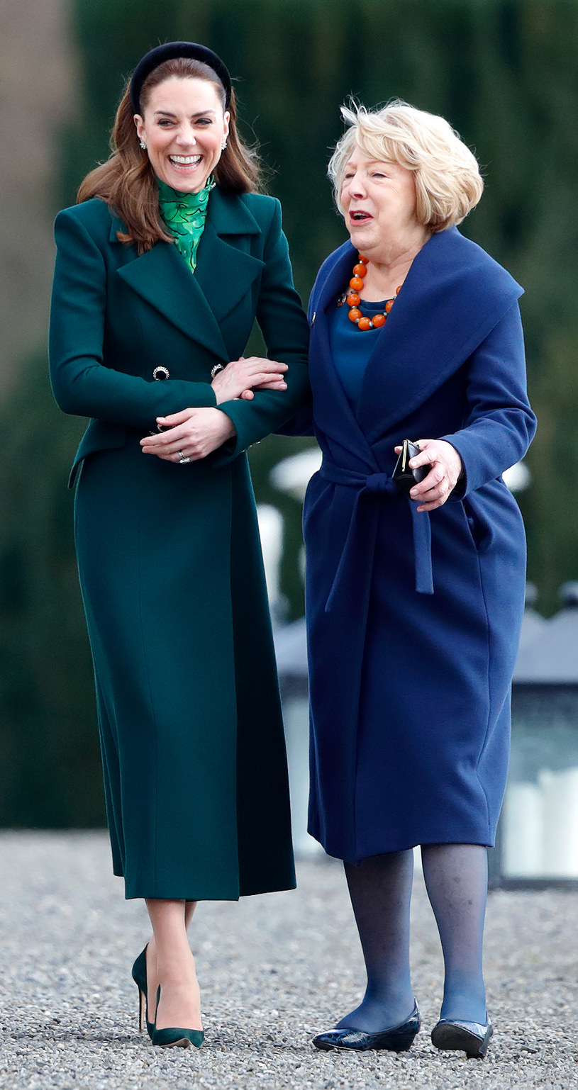 Księżna Kate przebywa obecnie w Irlandii. Jej kreacja wzbudziła zachwyt, choć nie była opatrzona rękawiczkami /Getty Images